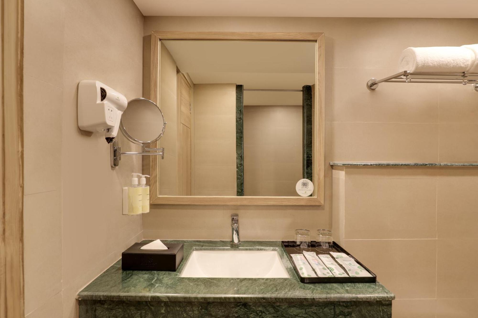 Lemon Tree Hotel, ริชิเคช ภายนอก รูปภาพ